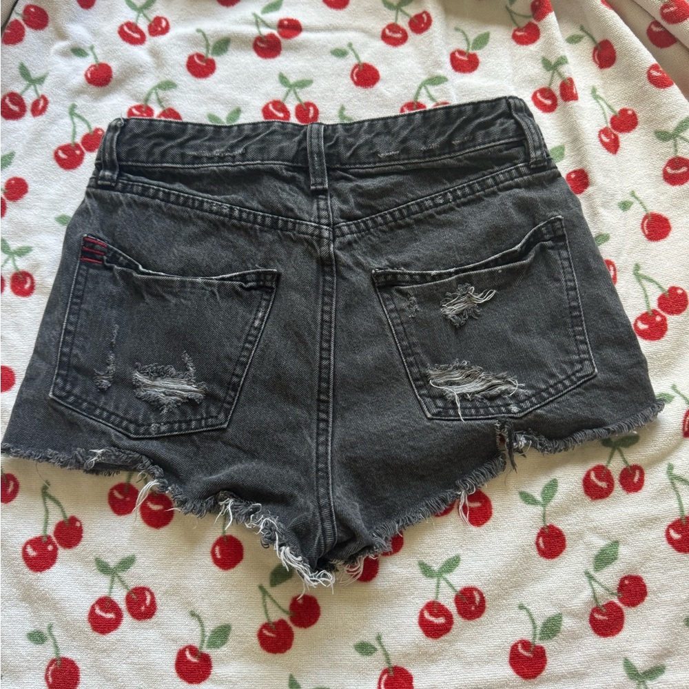 Distressed shorts - Picture 2 of 3